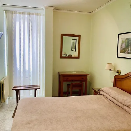 Dl Urban Hotell 2*